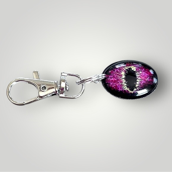 𝑯𝒂𝒏𝒅𝒎𝒂𝒅𝒆 Fuchsia Dragon Eye Keychain w/Gift Bag - Picture 3 of 7